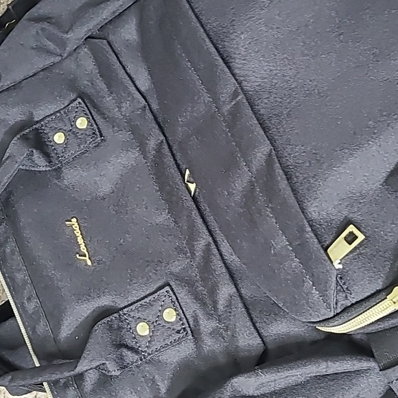 Lovevook Charging Black Backpack with Structured Design and Durable Fabric - Picture 2 of 8